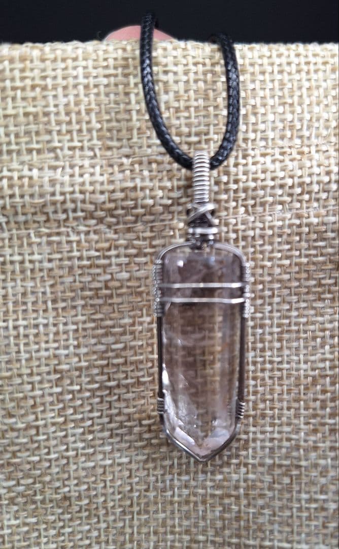 パウエライト入りアメシスト ワイヤークラフトペンダント (ワイヤーラップ)