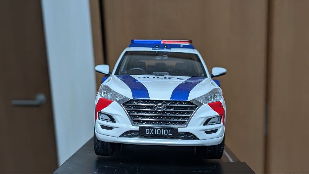 1/18 ヒュンダイ　ツーソン　シンガポール警察