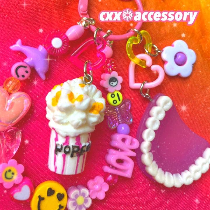 【k-5】ビーズ キーホルダー チャーム❁ニコちゃん カラフル ゆめかわ 個性的