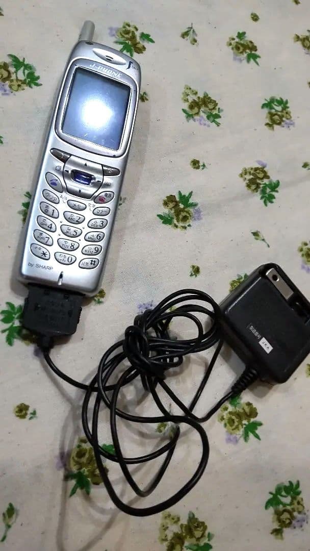J-SH04☆J-PHONE ☆ ガラケー☆ 携帯電話☆ シルバー☆SHARP