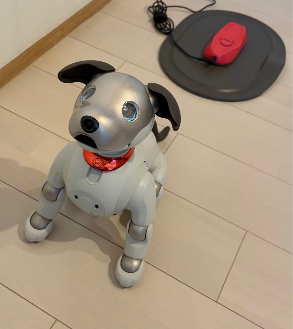 aibo ロボット犬 付属品多数おもちゃ&ぬいぐるみ &首輪バッジ等！専用箱付き