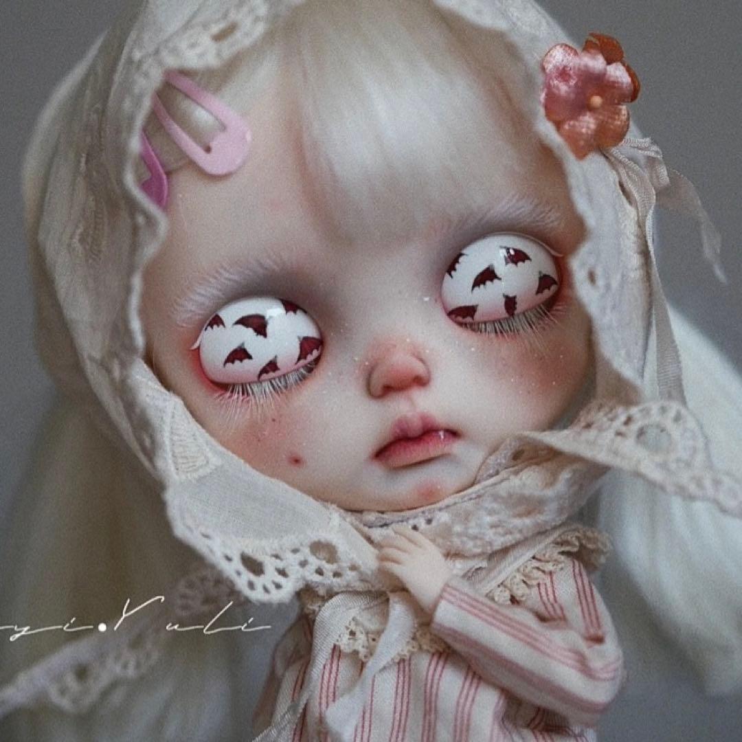 カスタムブライス 幼い かわいい 海外作家様 吸血鬼 Yuliちゃん アルビノ