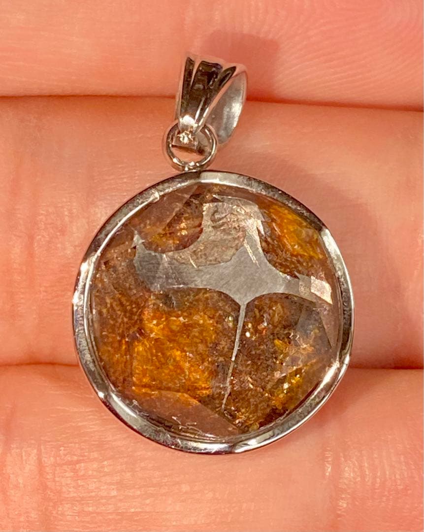 ①【今だけセール価格‼︎】希少なパラサイト隕石ペントップS925 六芒星セリコ隕石