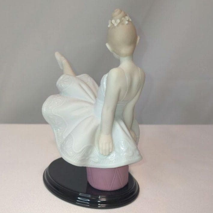 【美品】リヤドロ (LLADRO) 上手にできるかな 9335 少女 バレリーナ