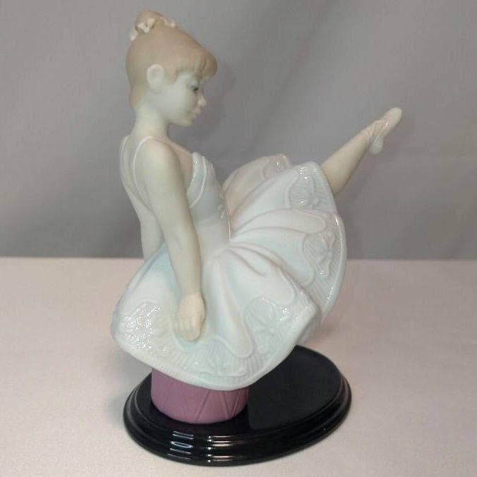 【美品】リヤドロ (LLADRO) 上手にできるかな 9335 少女 バレリーナ