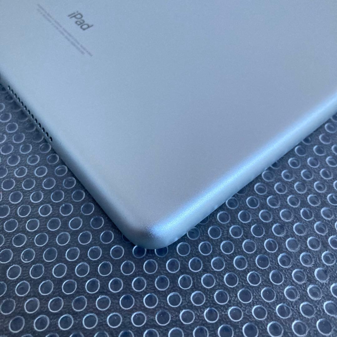 586 電池最良好☆比較的美品☆iPad6 第6世代 32GB SIMフリー☆