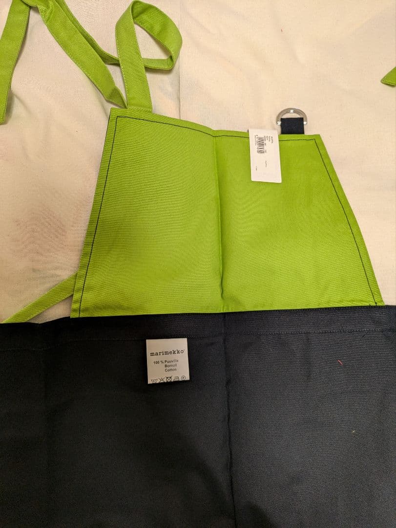 マリメッコ エプロン　soppa　オーガニックコットン　黒・グリーン