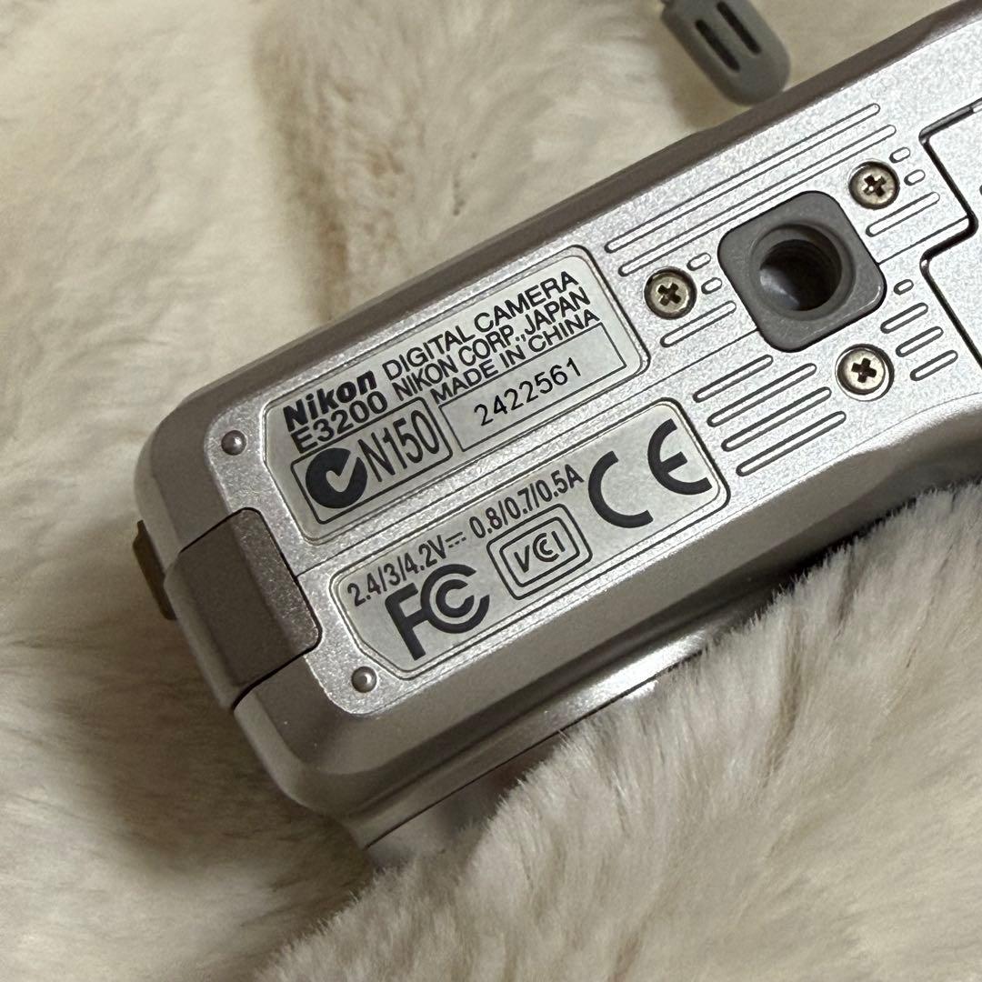 Nikon COOLPIX 3200 コンパクトデジタルカメラ　動作品