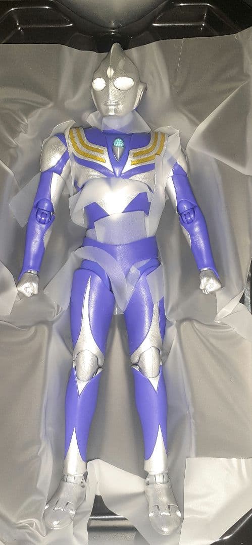 真骨彫 ウルトラマンティガ スカイタイプ　フィギュアーツ