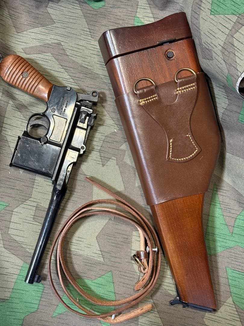 ❺ドイツ軍　モーゼルM712用木製ホルスター&ホルダーとスリング(レプリカ)