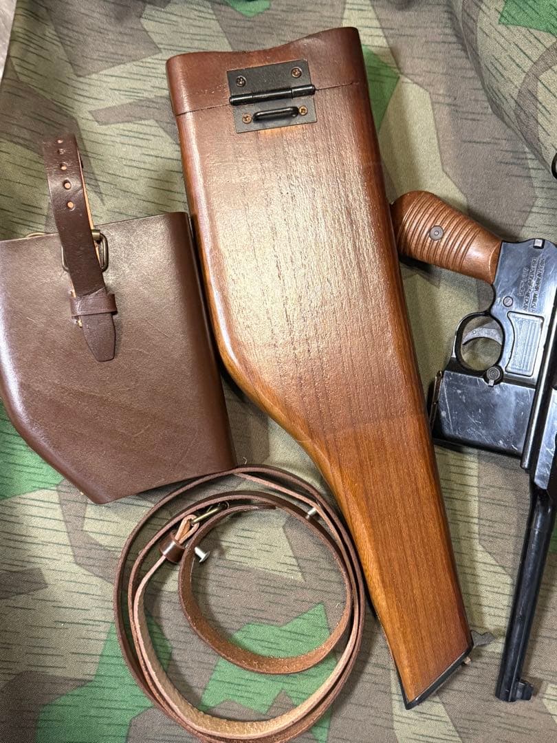 ❺ドイツ軍　モーゼルM712用木製ホルスター&ホルダーとスリング(レプリカ)