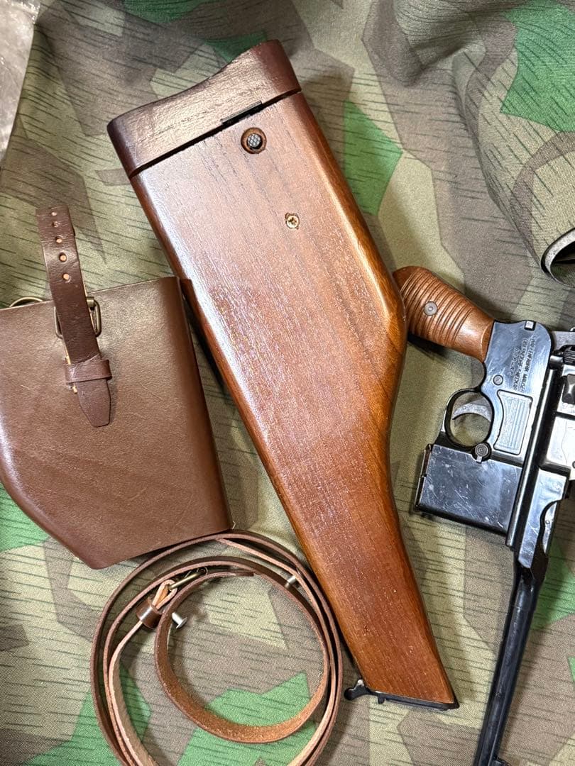 ❺ドイツ軍　モーゼルM712用木製ホルスター&ホルダーとスリング(レプリカ)