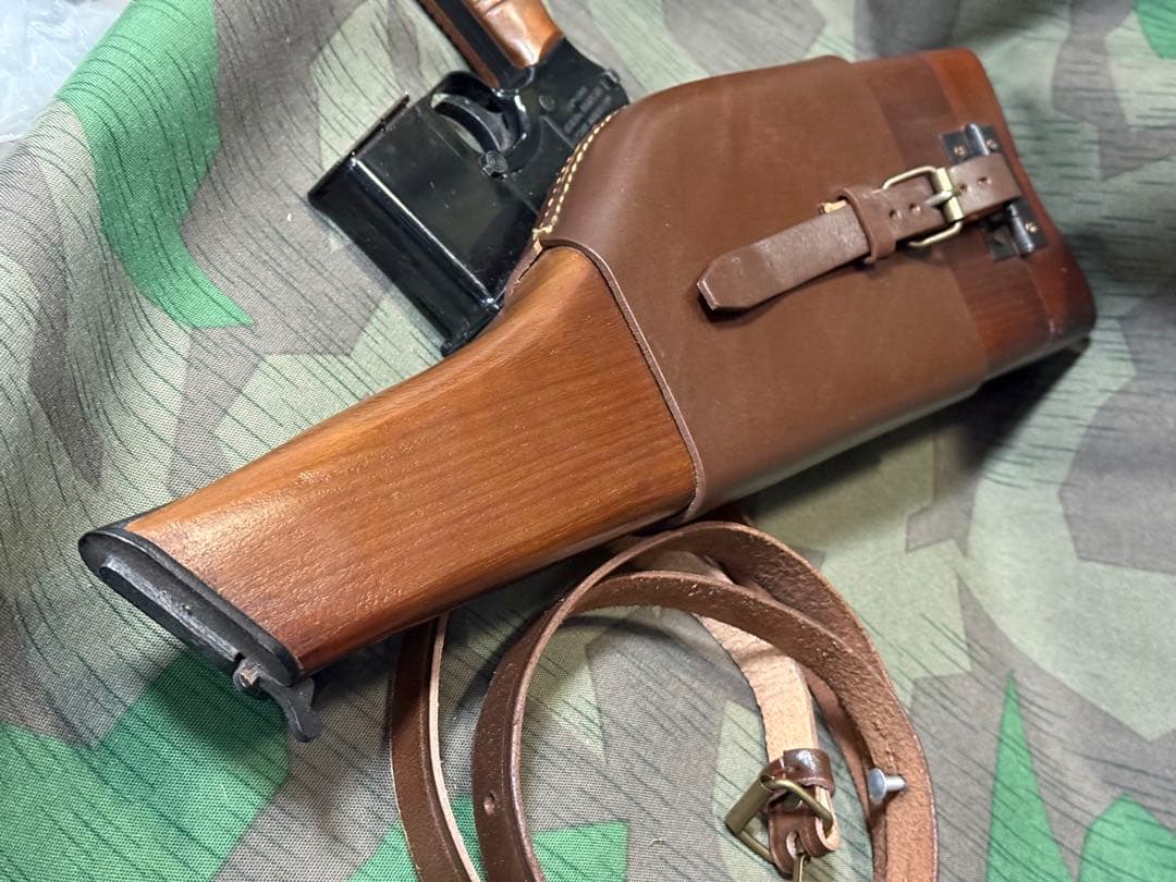 ❺ドイツ軍　モーゼルM712用木製ホルスター&ホルダーとスリング(レプリカ)