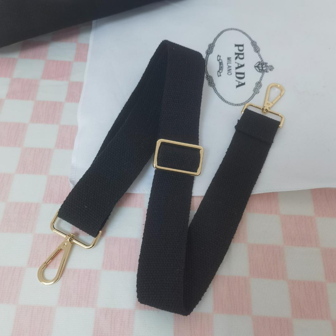 ショルダーバッグ　ブラック　黒　ハンドバッグ　容量がいい