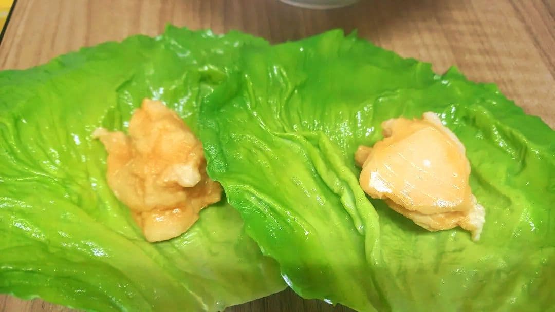 食品サンプル塩唐揚げ20個、レタス2枚