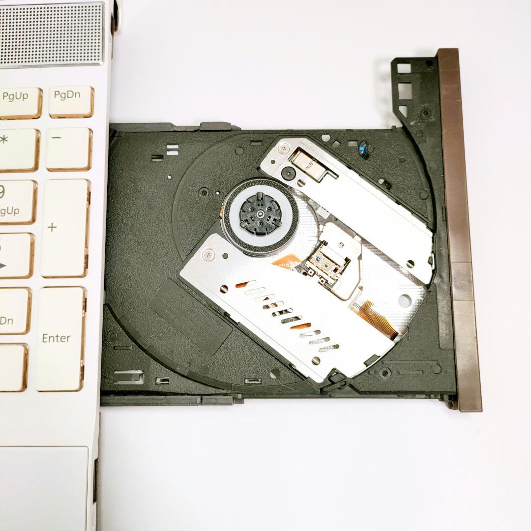SSD500GB✨️第8世代i7 富士通 SSD オフィス付き白ノートパソコン