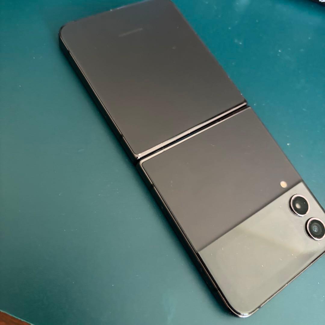 GALAXY z flip4 海外版 シムフリー