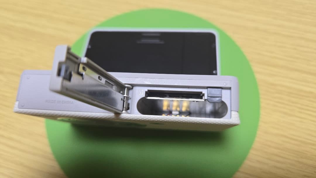 カシオ自撮り１０倍ズームコンデジ　　WiFi搭載