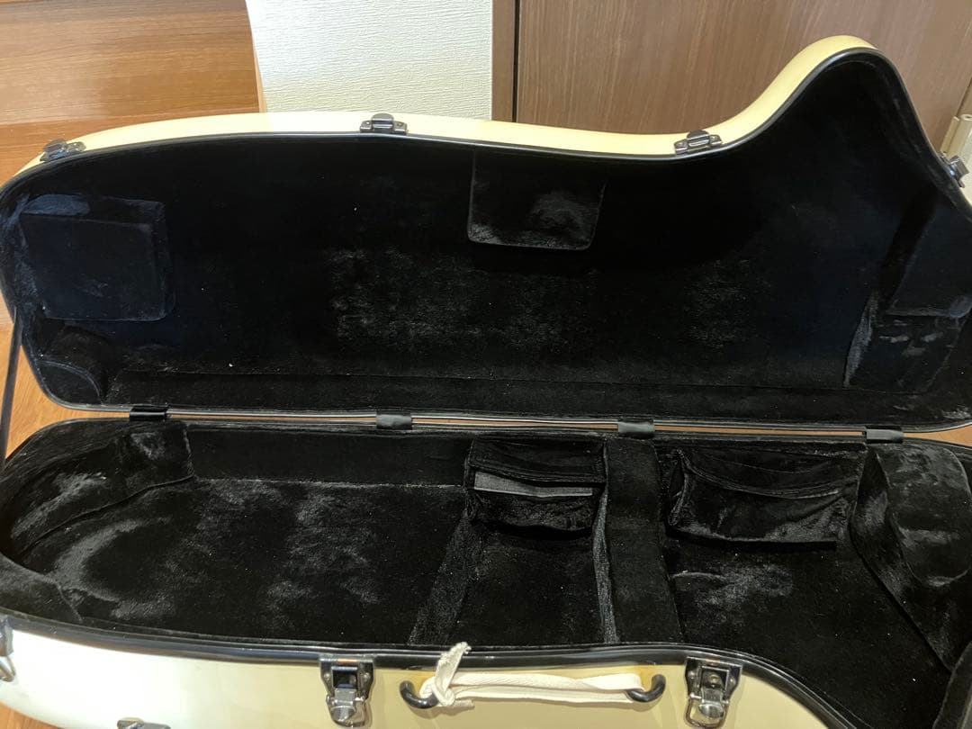 【ジャンク】マルカートバリトンサックスケース アイボリー