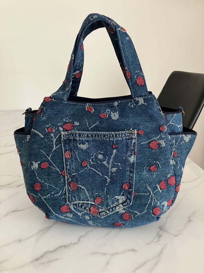 1043 4✳B花柄刺繍デニムリメイクバックハンドメイド ショルダー紐付き