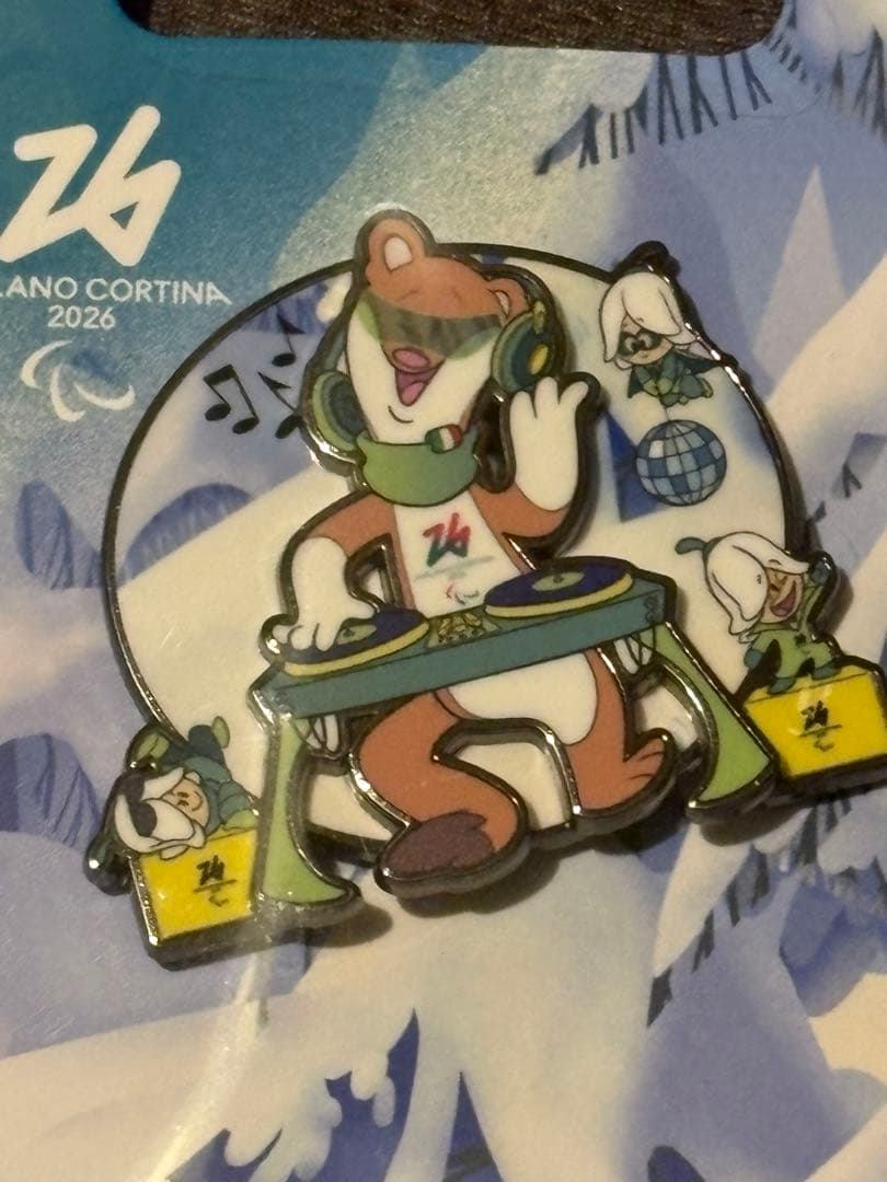 Miloキーホルダー＆ピンバッジ3点セット