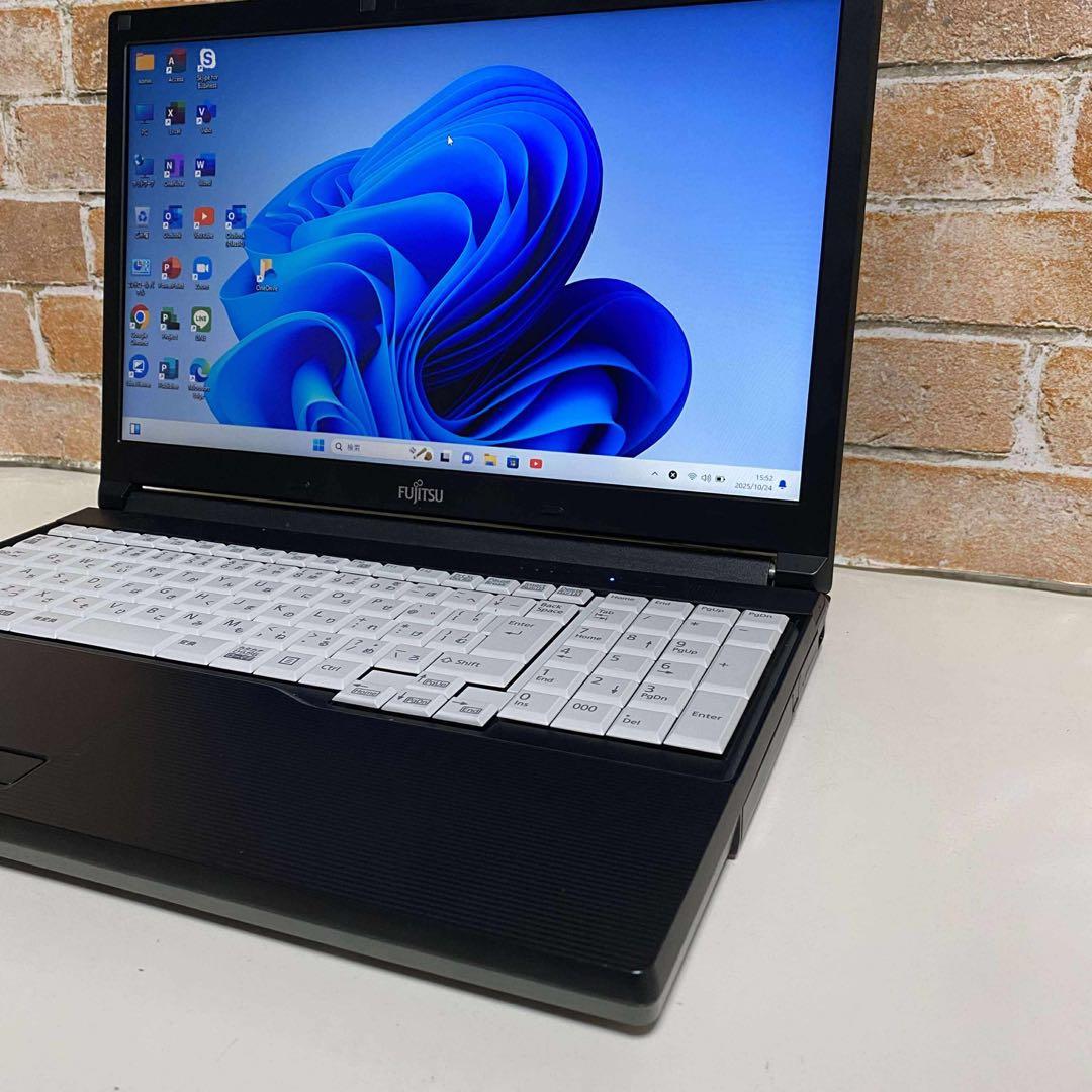 美品　富士通 ノート PC 高速起動SSD メモリ8GB オフィス2024年