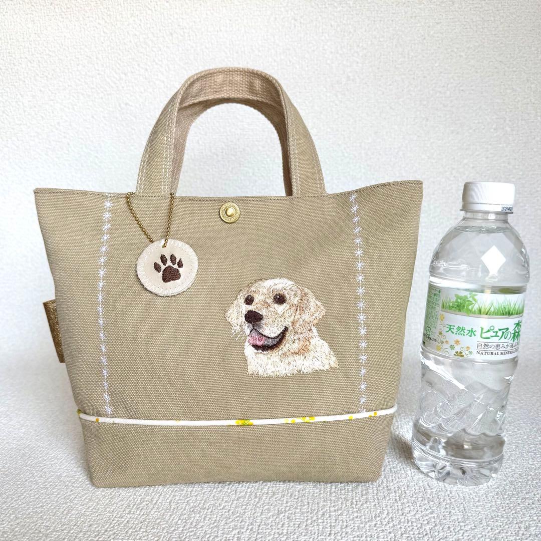 【ハンドメイド】ゴールデンレトリバー刺繍帆布トートバッグ（ミモザ）革チャーム付き