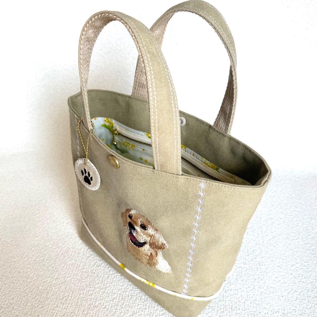 【ハンドメイド】ゴールデンレトリバー刺繍帆布トートバッグ（ミモザ）革チャーム付き