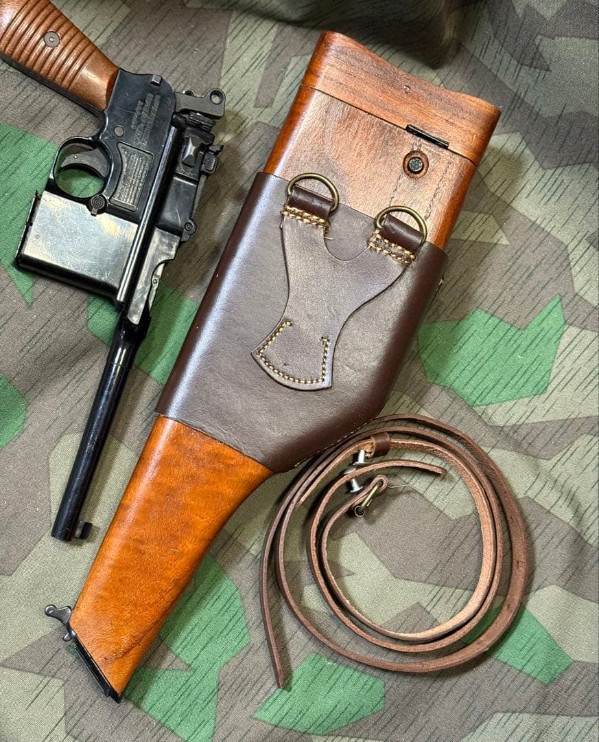 ❸ドイツ軍　モーゼルM712用木製ホルスター&ホルダーとスリング(レプリカ)