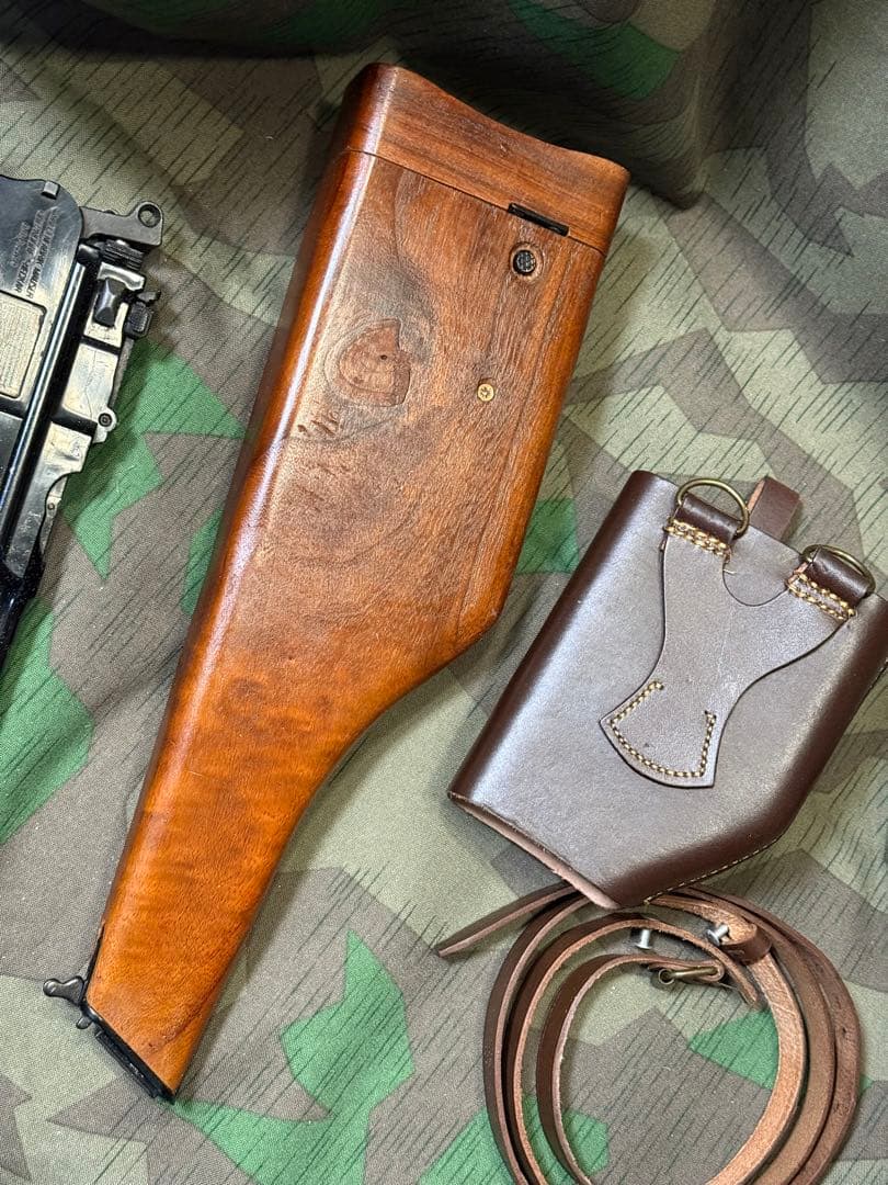 ❸ドイツ軍　モーゼルM712用木製ホルスター&ホルダーとスリング(レプリカ)