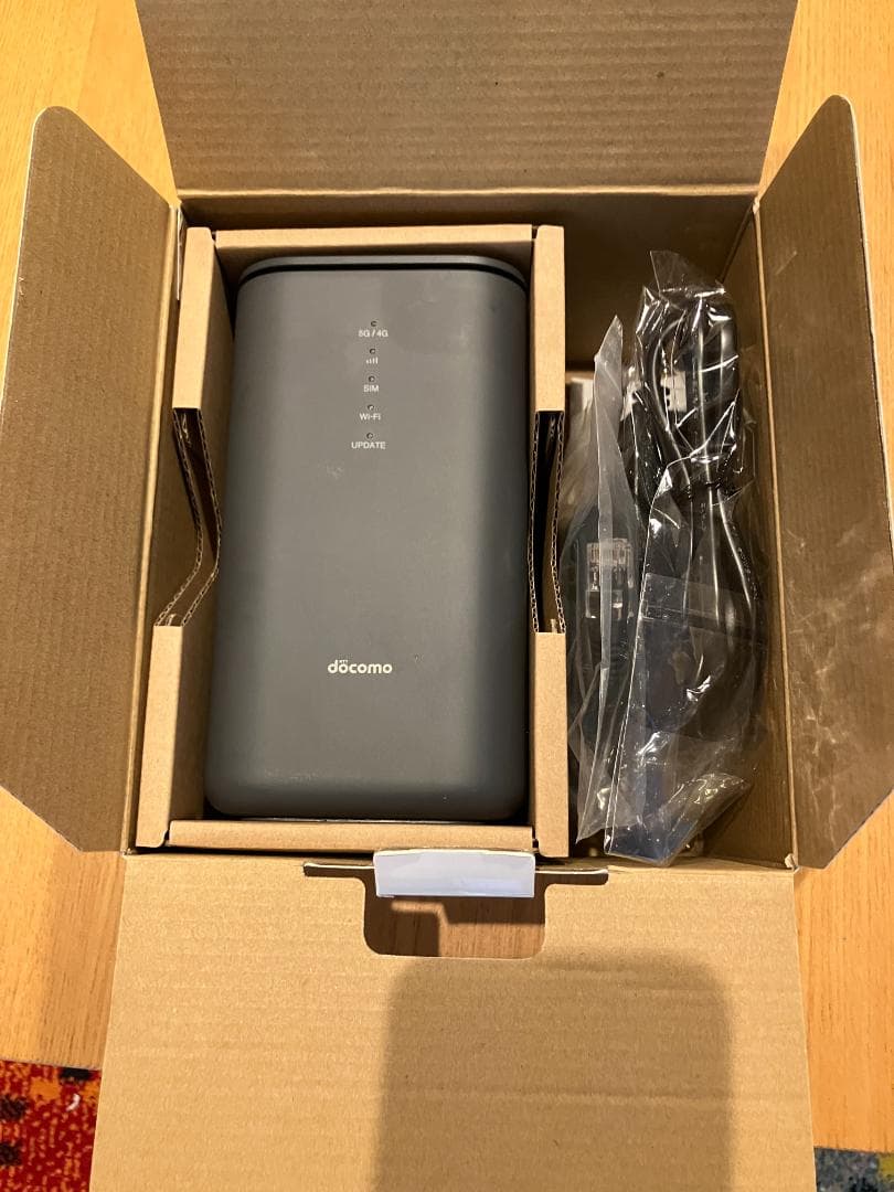【使用感なし】NTT docomo  5G ルーター HR02