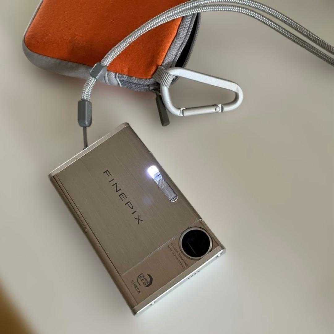 Fujifilm FinePix Z2 コンパクトデジタルカメラ