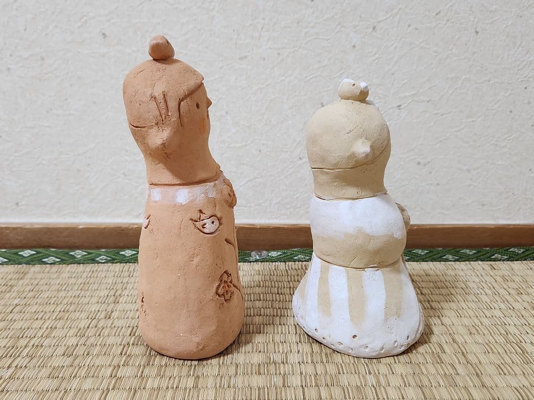 日展作家 彫刻家 木代喜司 陶器の愛らしい人形 置物 2体 手描き 素焼き