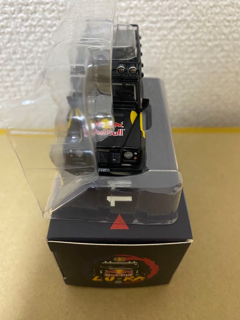 MINIGT 1/64 #110 ランドローバー ディフェンダ110 レッドブル