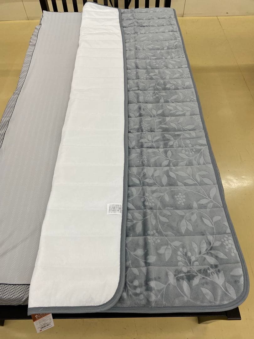 西川　置くらく敷きパッド・ぽかぽか吸湿発熱生地使用・洗濯OK・シングルサイズ