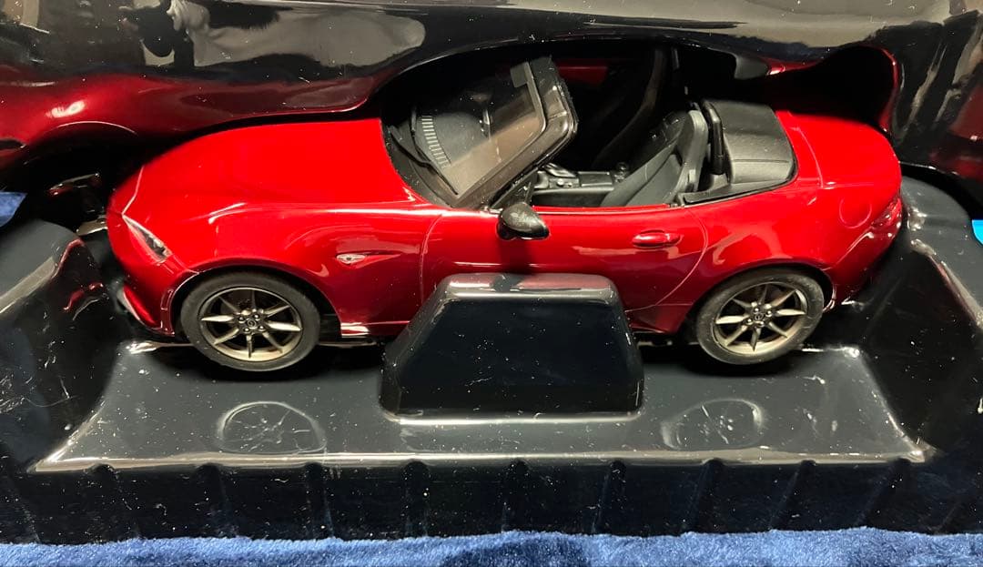 マツダ NDロードスター 1/18スケール ミニカー