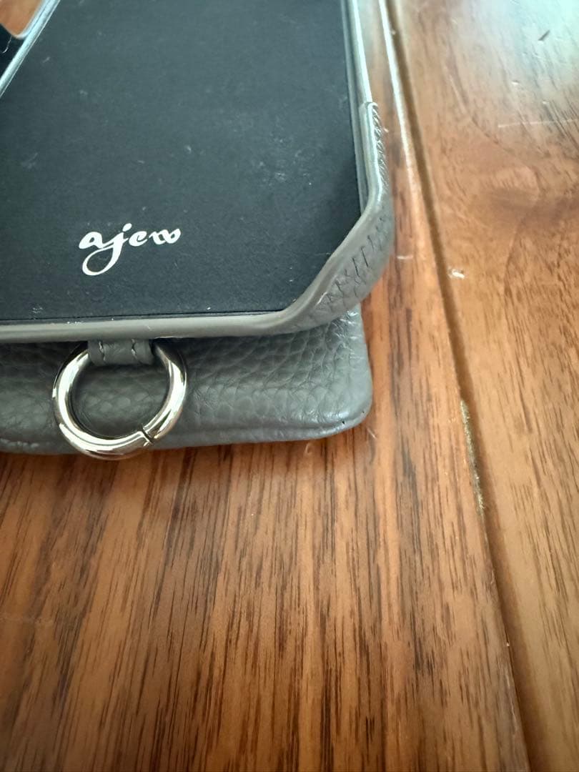 anew エジュー　iPhone16pro グレー　スマホケース　ショルダー