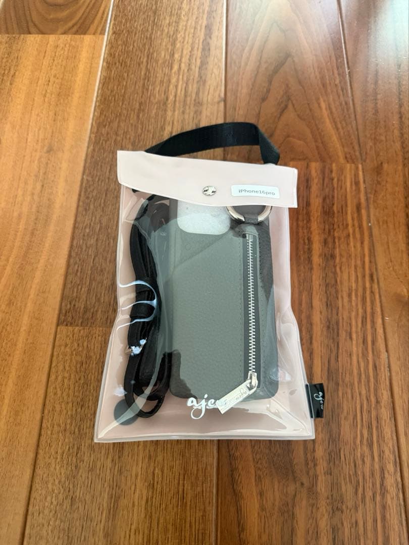 anew エジュー　iPhone16pro グレー　スマホケース　ショルダー