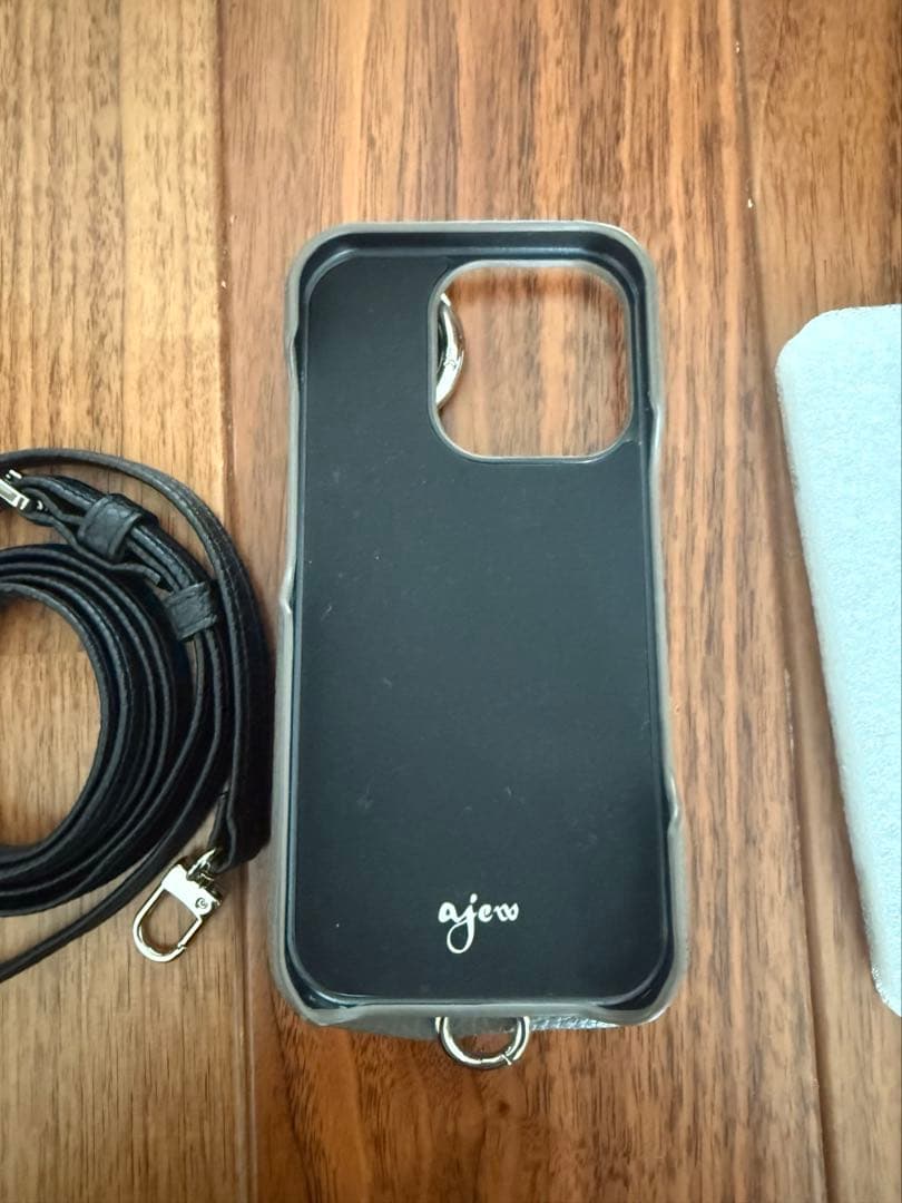 anew エジュー　iPhone16pro グレー　スマホケース　ショルダー