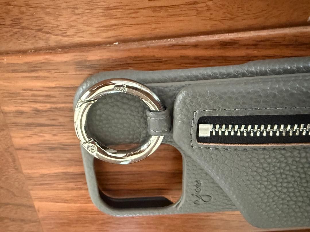 anew エジュー　iPhone16pro グレー　スマホケース　ショルダー