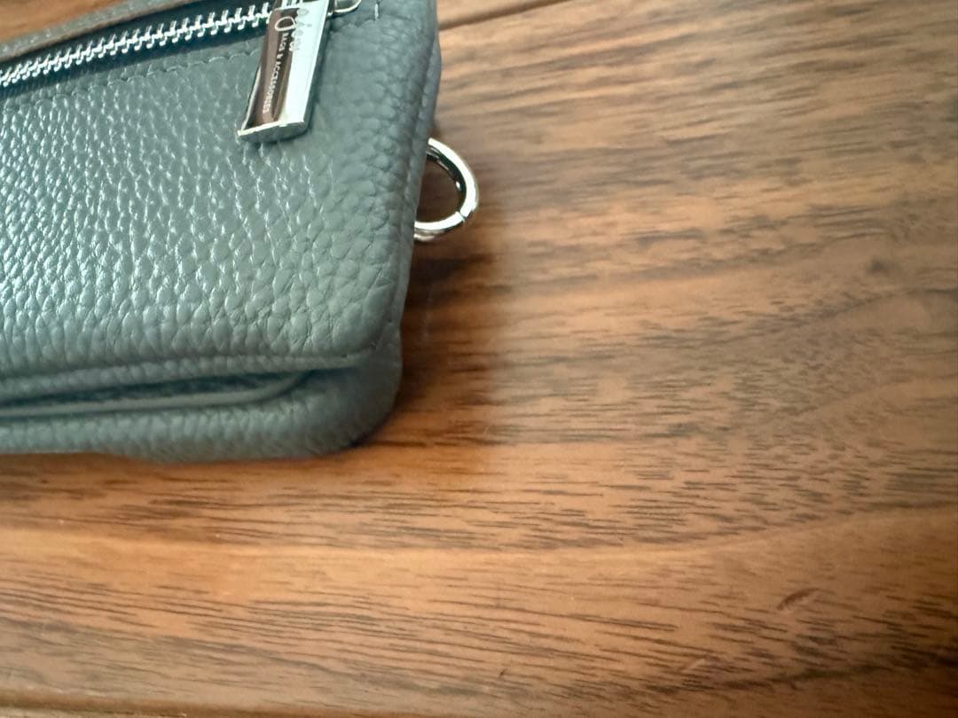 anew エジュー　iPhone16pro グレー　スマホケース　ショルダー