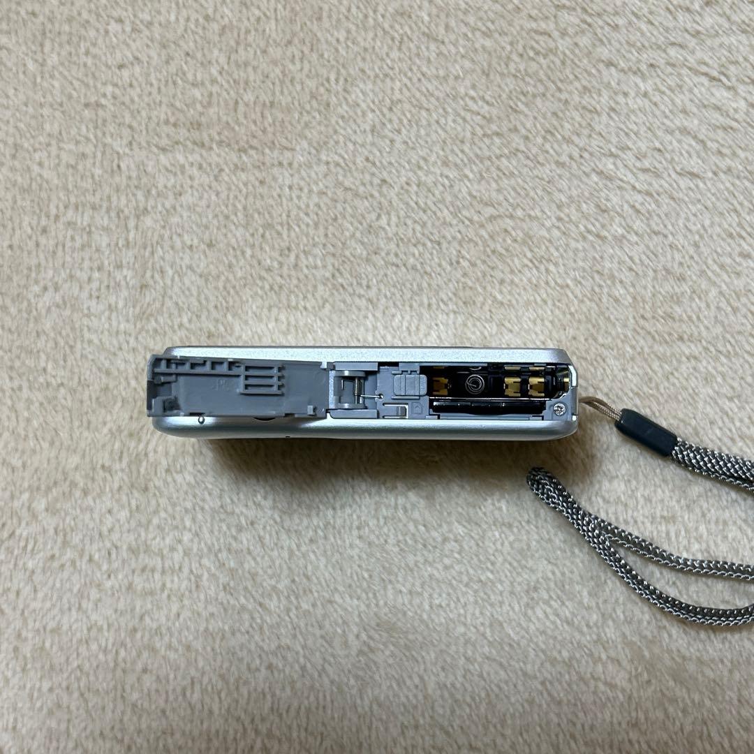 【美品】CASIO EXILIM EX-Z800 シルバー14.1メガピクセル