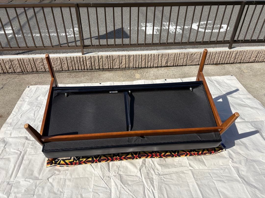 【中古・訳アリ】カリモク60 Kチェア 2シーター(ブラックビニルレザー）