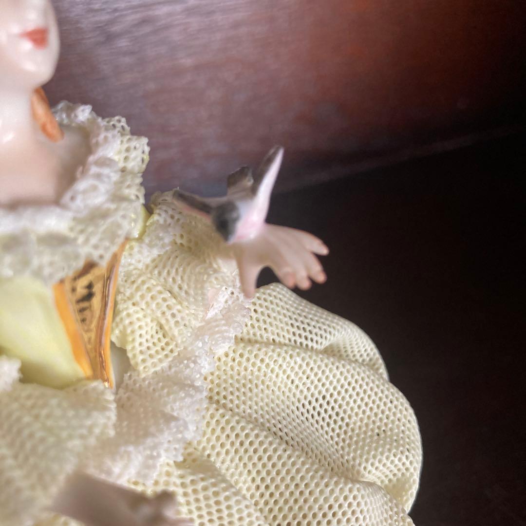 美品アイリッシュドレスデン 高級レース陶器人形/フィギュリン 卵色ドレス　大きめ