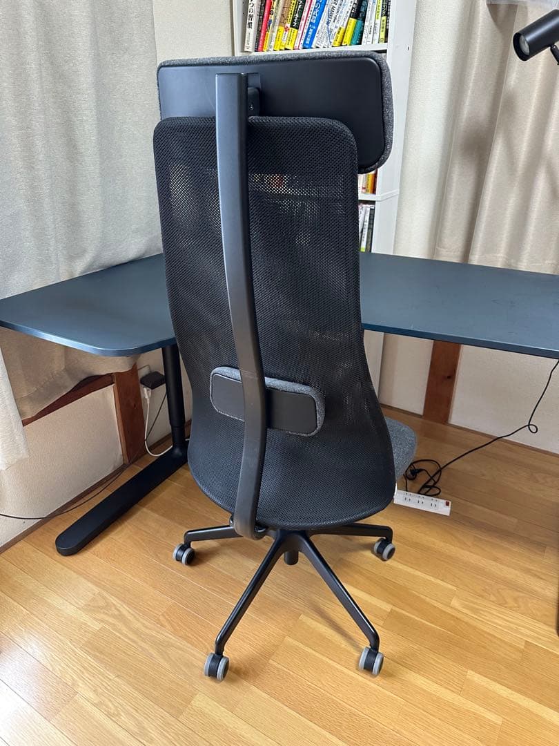 机と椅子とライトの3点セット