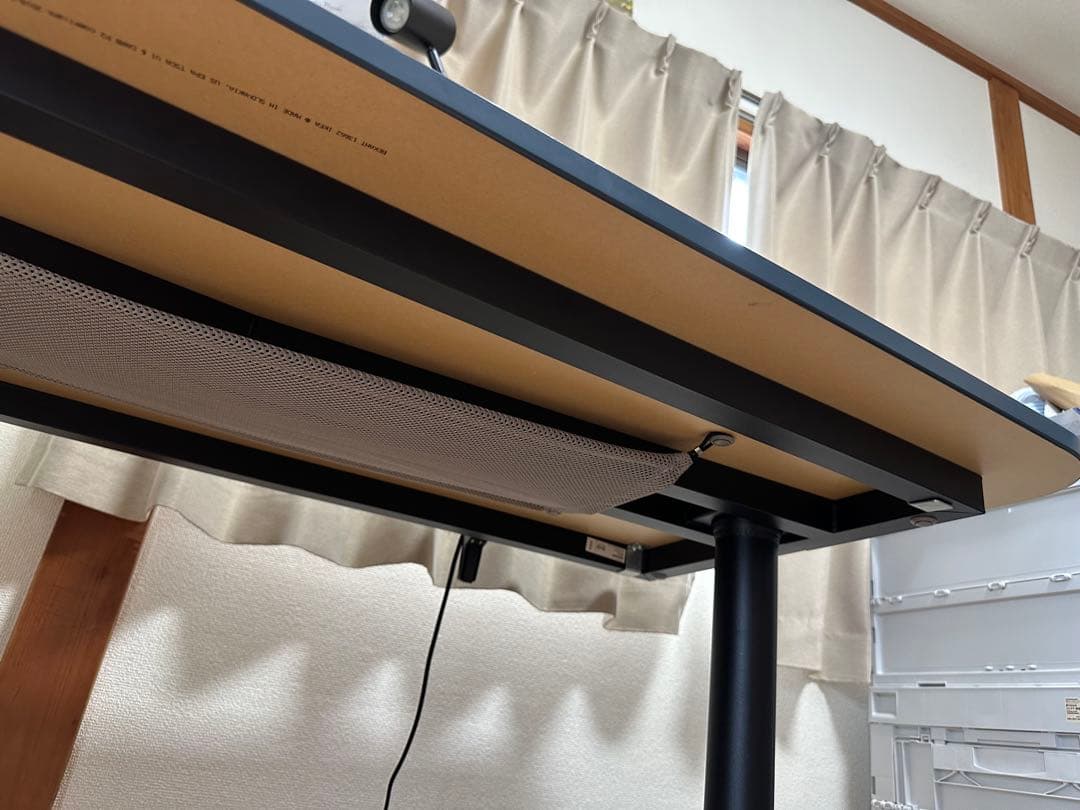 机と椅子とライトの3点セット