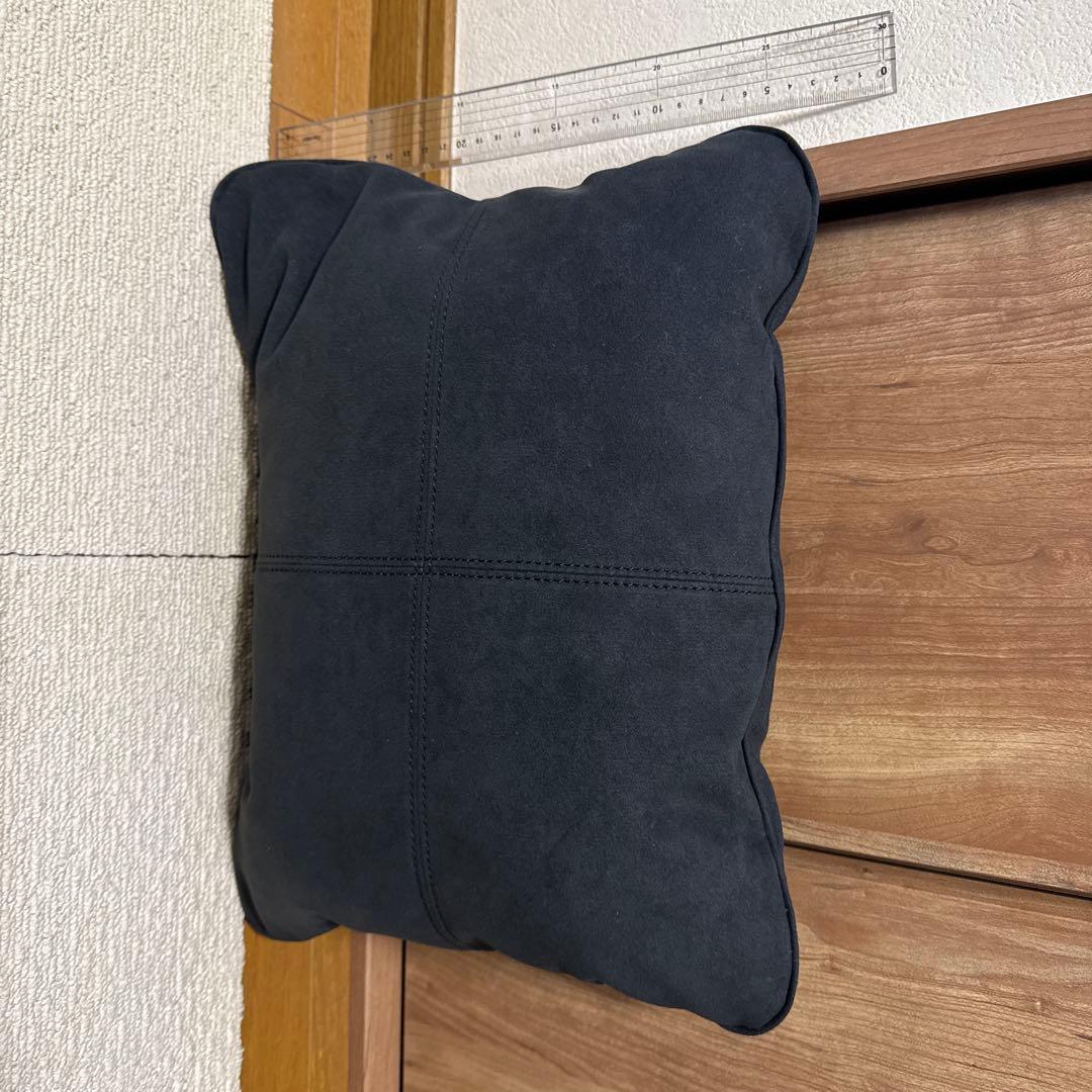 メルセデス　ブラックスェード調背当てクッション
