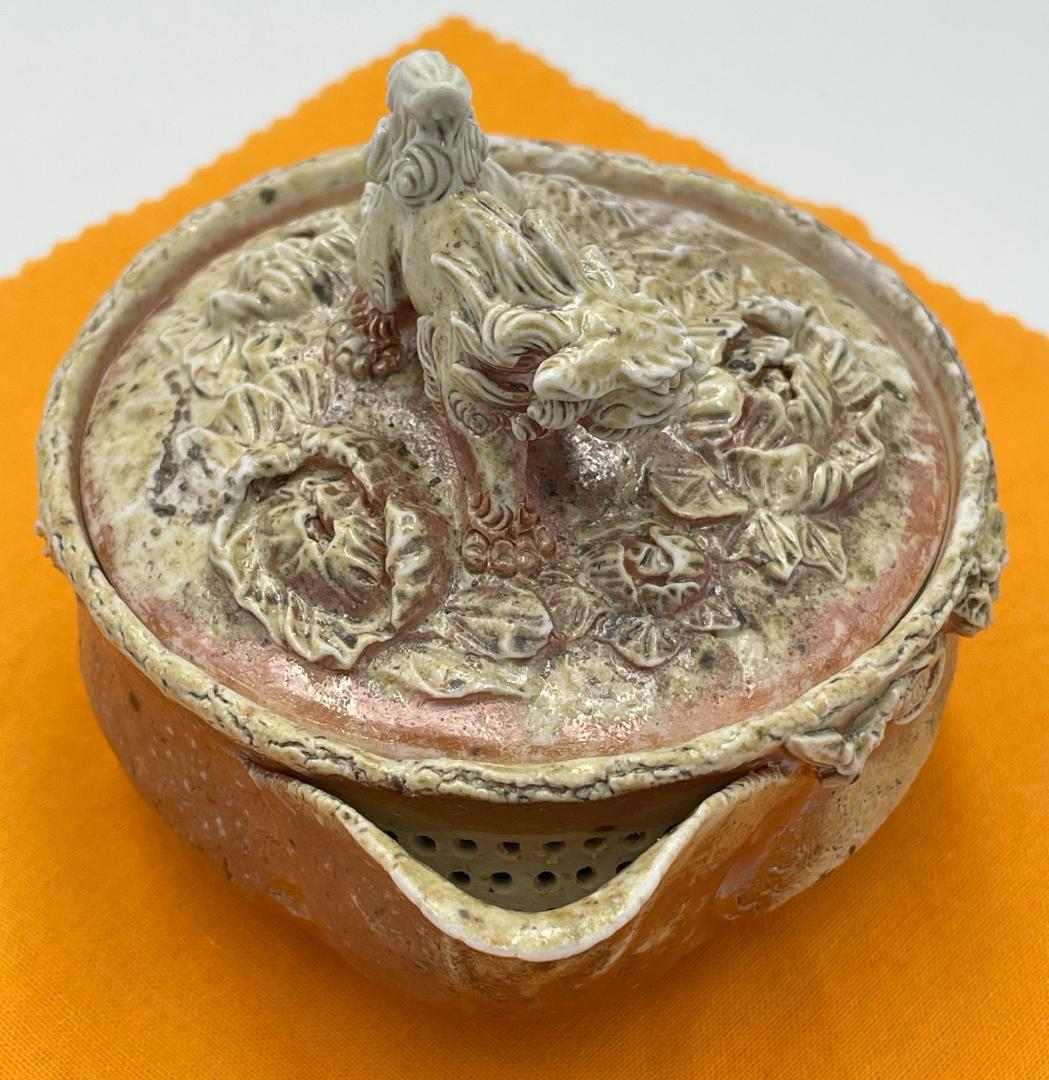 備前焼　白備前　難波誠治作　獅子　宝瓶　NS7