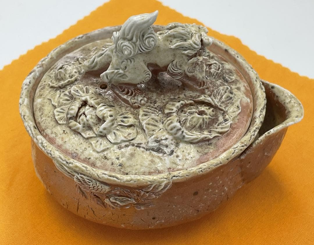 備前焼　白備前　難波誠治作　獅子　宝瓶　NS7