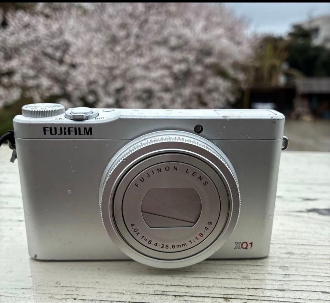 Fujifilm XQ1 シルバー Wi-Fi機能付き
